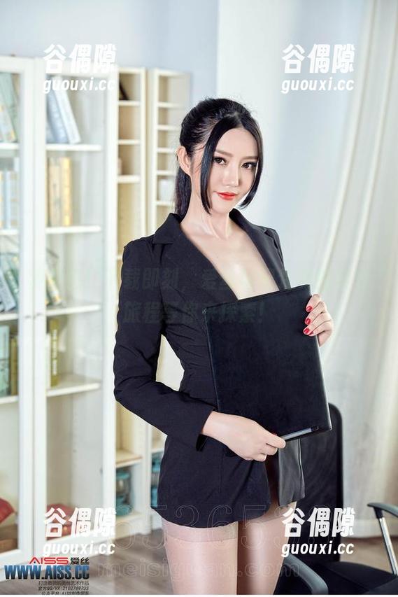 要美图！下载即刻，爱丝与纪梵希的梦幻旅程等你来探索！