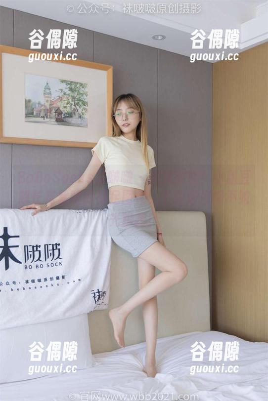 BoBoSocks袜啵啵 - 画风突转！小甜豆超长花絮版的裸足图库，下载速度慢不如光脚跑！