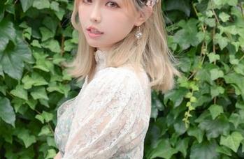 ElyEE子新图包，全新演绎‘诞生狮子E’的野性魅力