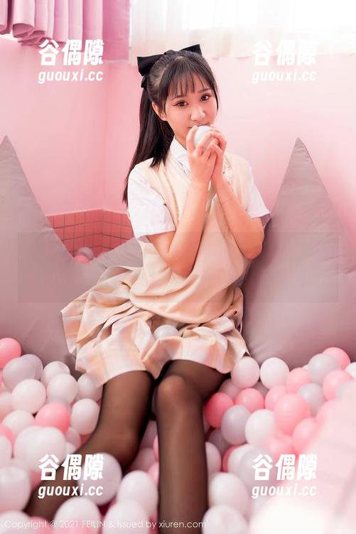 Feilin嗲囡囡-Emily尹菲 Feilin嗲囡囡 - 这连衣裙好看倒是好看,Emily尹菲的美图让我有些眼花了!
