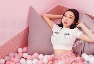 Feilin嗲囡囡 – 模特YOYO的天台漫游：写真中的神秘感，总在你的网盘里等待着