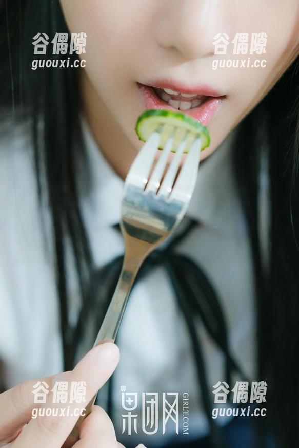 GIRLT果团网 - 龚玥菲的体操服在原图中引发的图册连锁反应，仿佛一场视觉的魔术秀！