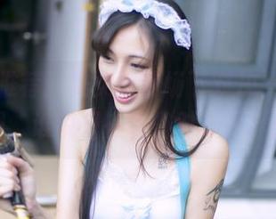 果团网推荐：美女球迷场下对决，观看原图，谁说只在比赛时才拼？！