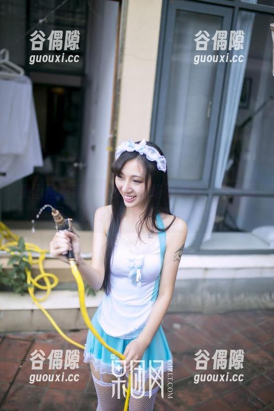 果团网推荐：美女球迷场下对决，观看原图，谁说只在比赛时才拼？！