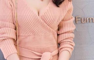 IMiss爱蜜社 – 黄乐然私拍图包：泳池里的水花与轻盈的幻想