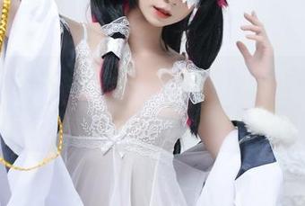 在光影里舞动——PoppaChan芙莉莲的cos图片，真是让人移不开眼的美丽。
