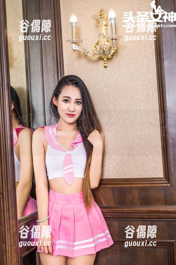 TouTiao头条女神-小晴子 TouTiao头条女神 - 小晴子的眼镜+高清写真=我心中的绝美公式,求解谁能不脸红?