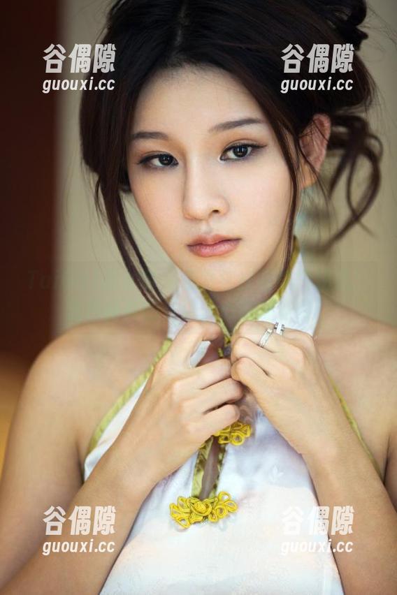 TuiGirl推女郎 - 王馨瑶红裙美图精选：这色调真的是让人心跳加速呀！
