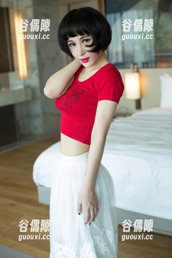 UGirls尤果网-易阳 UGirls尤果网 - 易阳的居家私房:一不小心就成了画展的天然场地!