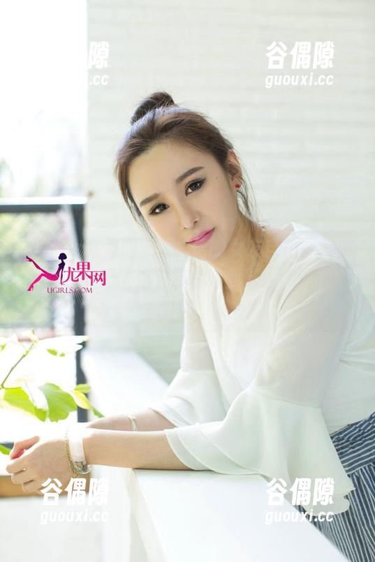 UGirls尤果网 - 温鈊怡的女友自拍，美图竟然可以无圣光下显得如此迷人，太有个性了。