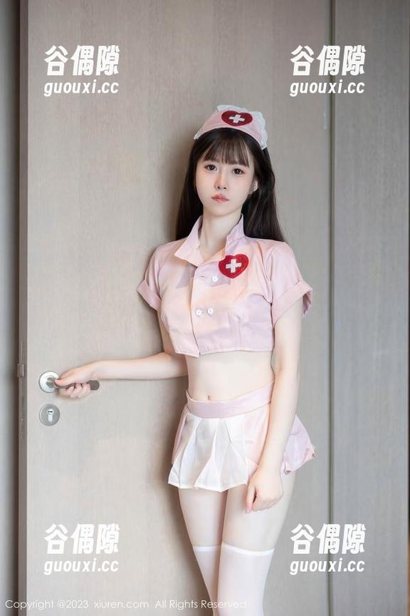 Xiuren秀人网-小狐狸Sica Xiuren秀人网 - 小狐狸Sica与泳池的阳光物语:美图下载,让你随时随地感受温暖