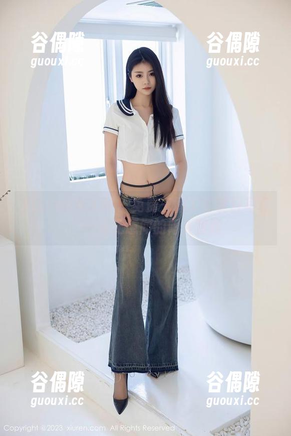 Xiuren秀人网 - 免费王俪丁呀夏日写真：一场无意间的阳光冒险