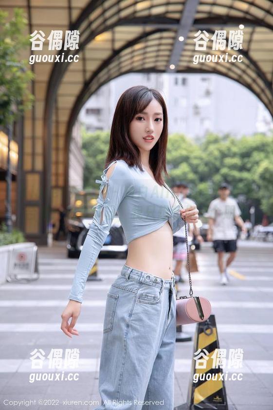 Xiuren秀人网 - 白白Alina的圣诞写真合集：这个节日，我只想和你交个朋友