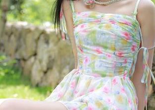 Xiuren秀人网 – 闫璐璐的写真新作：裸足走天下，我的美图只有我能懂！
