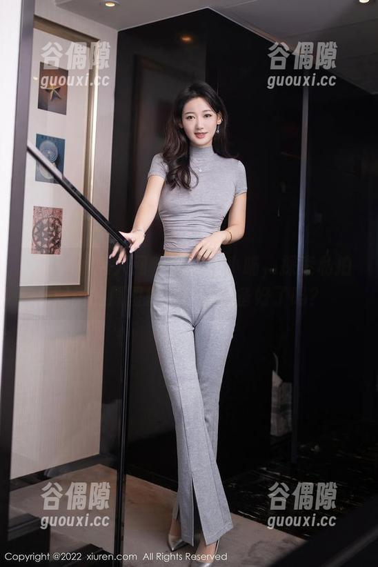 Xiuren秀人网 - 跟着陈小喵，探索私拍眼镜的原图魅力！你准备好了吗？