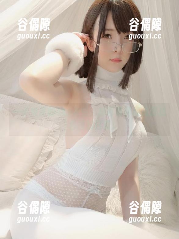 一小央泽的cos人生：被背带裤和过膝袜包围的日常