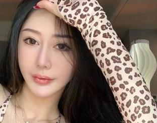 微密圈 – 谁说吊带不能显出风情？不爱笑的赛琳美图下载，快来看看！