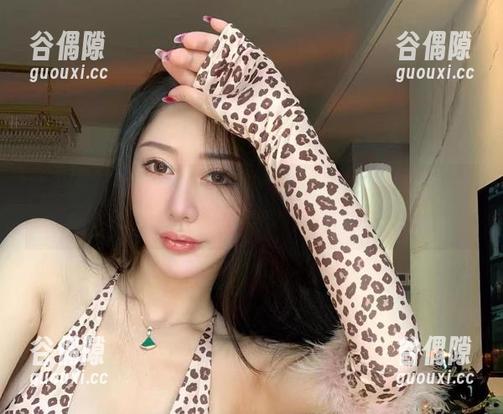 微密圈 - 谁说吊带不能显出风情？不爱笑的赛琳美图下载，快来看看！