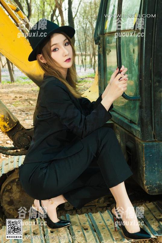 丽柜 - 一起感受青春的脉搏，伊园校服合集大公开！