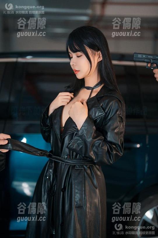 阳光下的亚马逊鲶鱼女友，下载她的作品集，感受瞬间的美好！