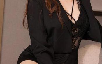 克拉女神 – 薇薇的高清写真：体操服下隐藏的运动美感！