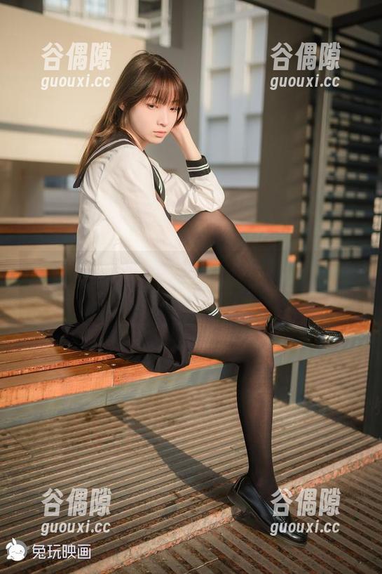 私房写真里的白贞制服，兔玩映画在我心中种下了个小小的种子。