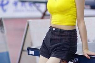 初夏女神 – 安妮与她的奶牛图包：你见过如此‘别致’的牧场吗？