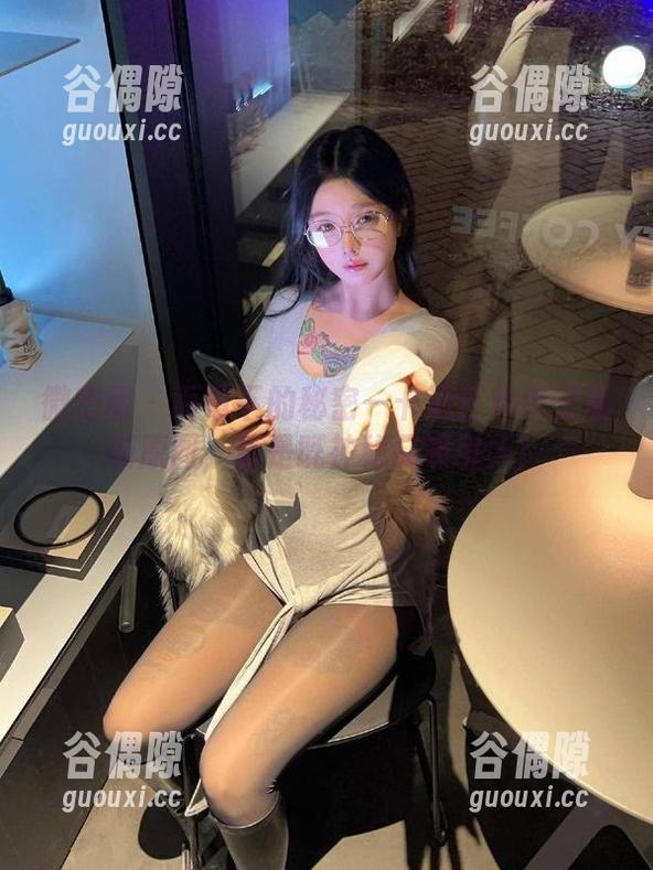 卡通百科老王 微密圈 - 面罩下的秘密—卡通百科老王最新原图,真是既神秘又吸引人!