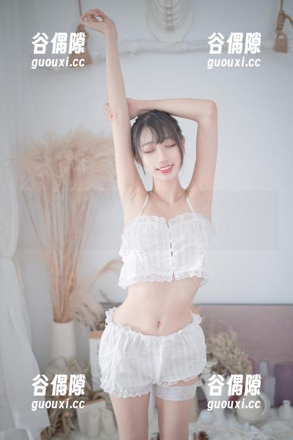 探险阁楼，分享周叽是可爱兔兔的少女原图，少女时代的微光闪烁！