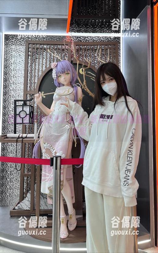 凹凸世界里的光影游戏：妖君白研的私拍隐藏版