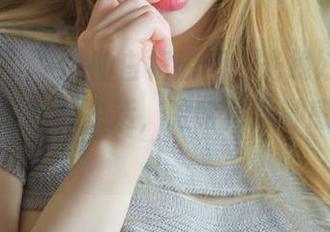 孙乐乐(손예은)的白裙原图，光线好到让我一秒忘了我的生活，哈哈，这种感觉真妙！