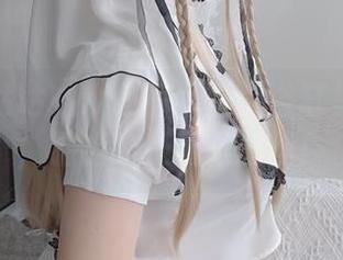 小容仔咕咕咕w私房写真：浴缸里的泡泡，溢出的是无限遐想！