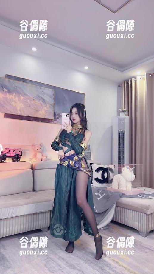 不要犹豫，小小奶瓶儿的白开水毛衣定制版作品，下载后让你暖暖的！