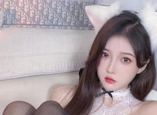 被小小奶瓶儿的纯欲吊带壁纸治愈：美图让生活更美好