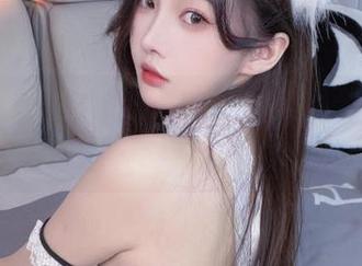 白色蕾丝燃爆小小奶瓶儿的美图合集，真是俏皮又迷人！