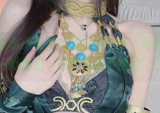 来看看小小奶瓶儿夏日的cos，写真的每一帧都是‘你绝对想不到的’！