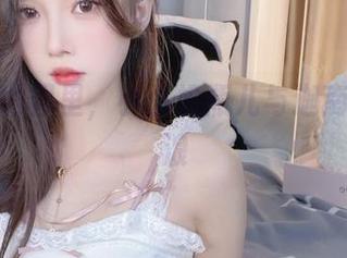 在写真世界里，小小奶瓶儿与迦南一起流浪