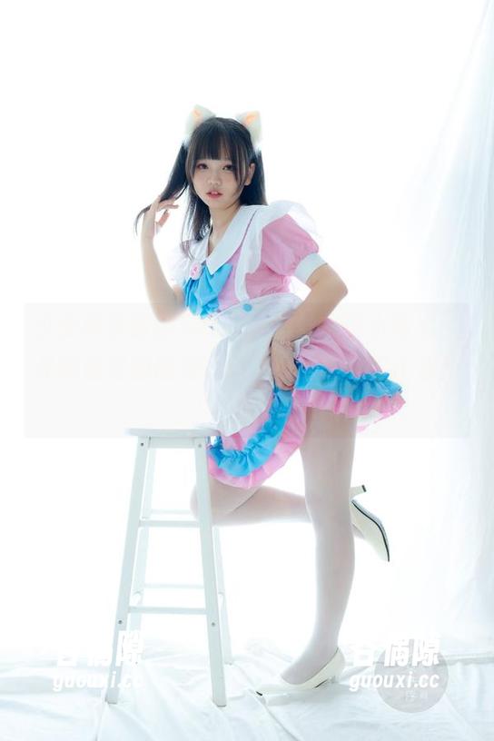 少女秩序 少女秩序最新写真集,白丝吊带小背心,光线透过的感觉…有点小暧昧,但正合我意。