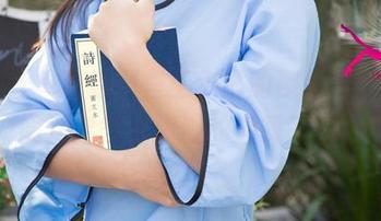 尤果网 – 观看那些王尔琳的裸足，仿佛能闻到空气里弥漫的温暖气息！
