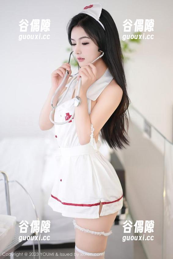 尤蜜荟 - Emily尹菲：夏天写真中，那些无圣光的细节让我念念不忘。