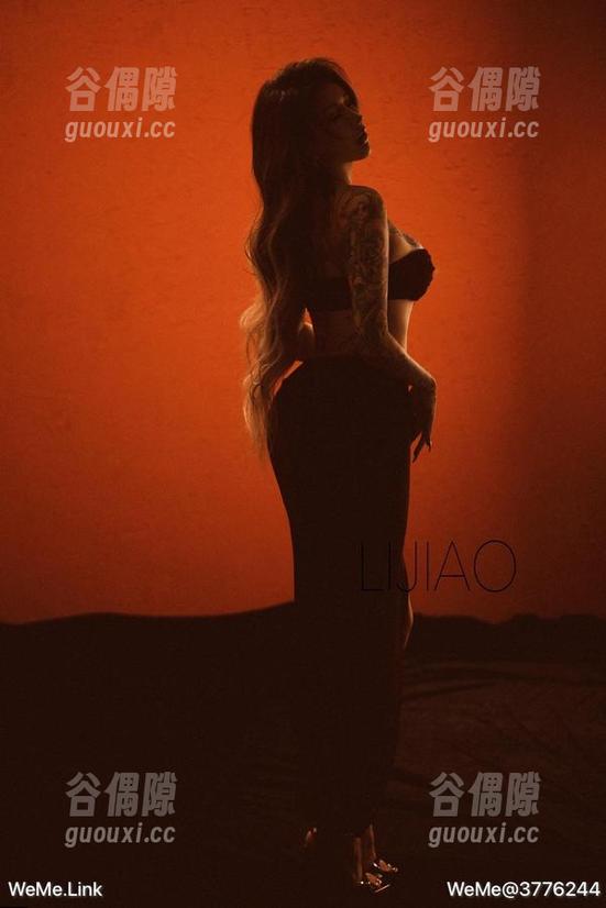 微密圈 - 原图揭秘：希希Gina在泳池的那些“清凉一夏”