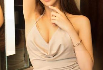 星颜社 – 一键下载：何晨曦职业装图包，随时随地都有女强人的气场！