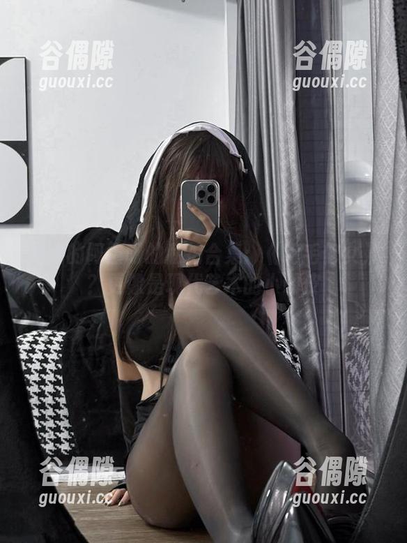 是你的阿薰呀 是你的阿薰呀的私拍合集:《毛毛修女》?更像是现代艺术的小调皮
