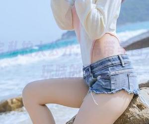 桃良阿宅私拍大公开：吊带美图，诱惑与玩味的平衡