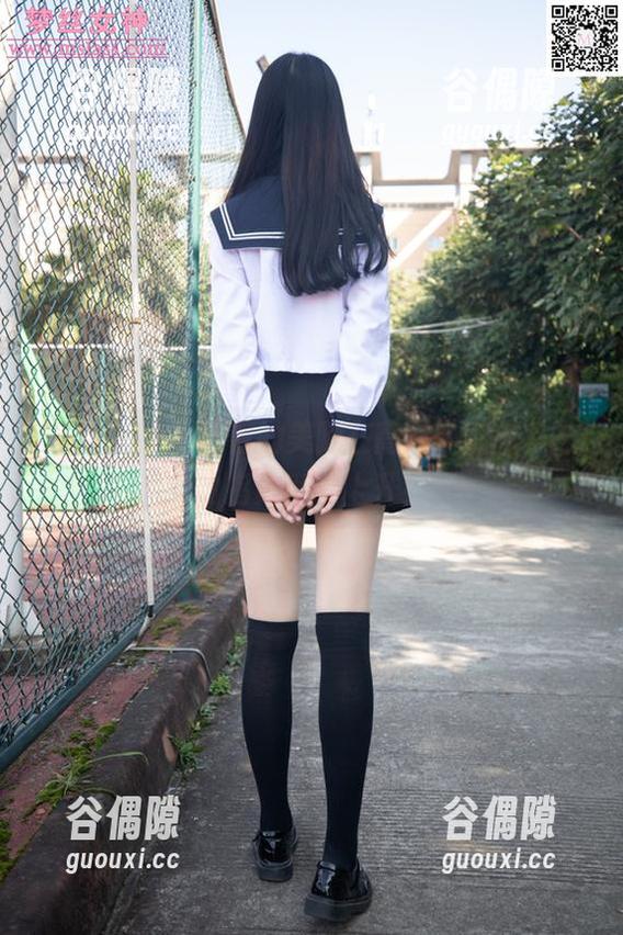 梦丝女神 - 雪馨的美腿在高清中绽放，心动指数直线上升！