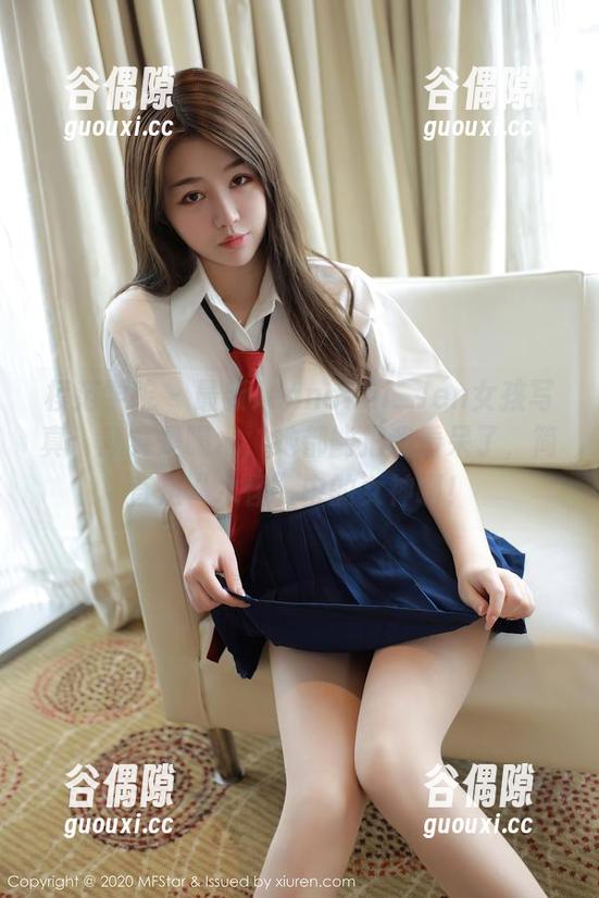 模范学院 - 最新Jennanni_Jen女孩写真：就算是喝水，她都能把我看呆了，简直是“水怪”中的女神啊！