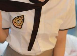 模范学院 – 白衬衫下的萌琪琪Irene：分享她那些随机又精彩的瞬间，不得不说，她真是个天真烂漫的小家伙。
