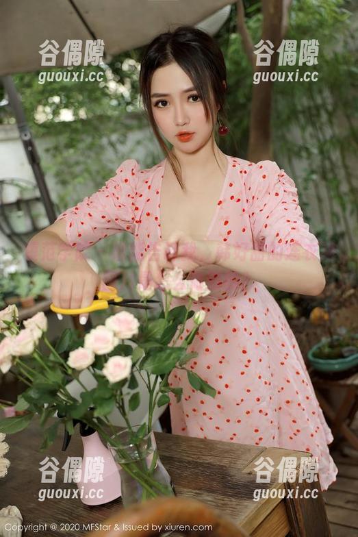 模范学院 - 谁能告诉我，韩好甜的连衣裙图片是怎么做到的？
