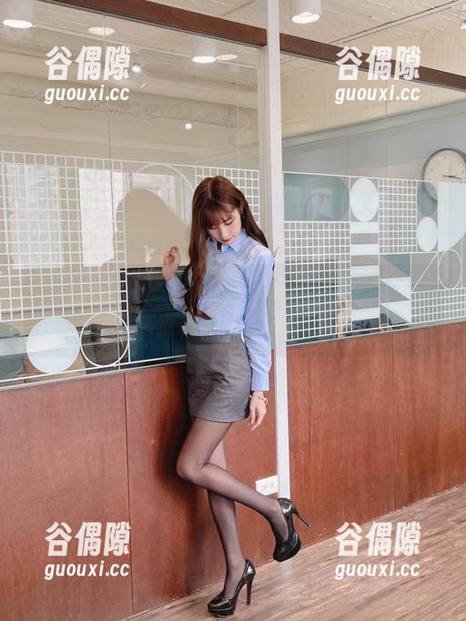 在泥泥汝的世界，清纯cos照片瞬间勾起小时候的味道，感觉自己也想穿上去！