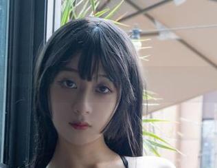 迎接梦境前的浅安安，在线写真让睡前故事更加心动